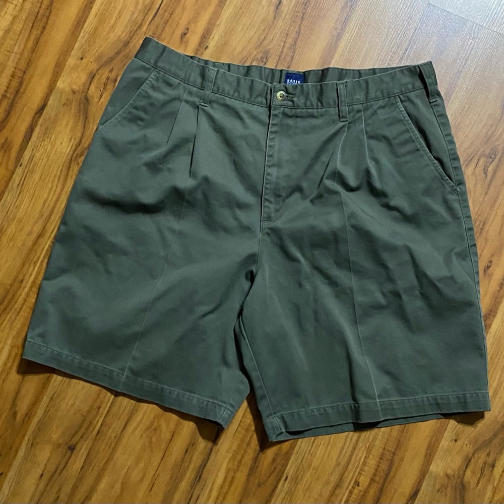 Basic Editions Men's Pleated Twill Olive Green Shorts Size 40